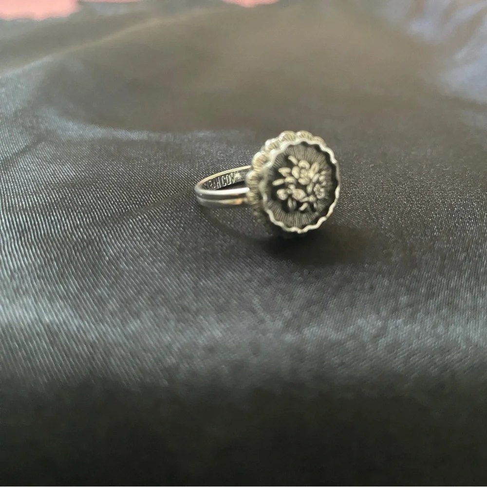 Sarah Coventry Silver Floral Round Button Ring